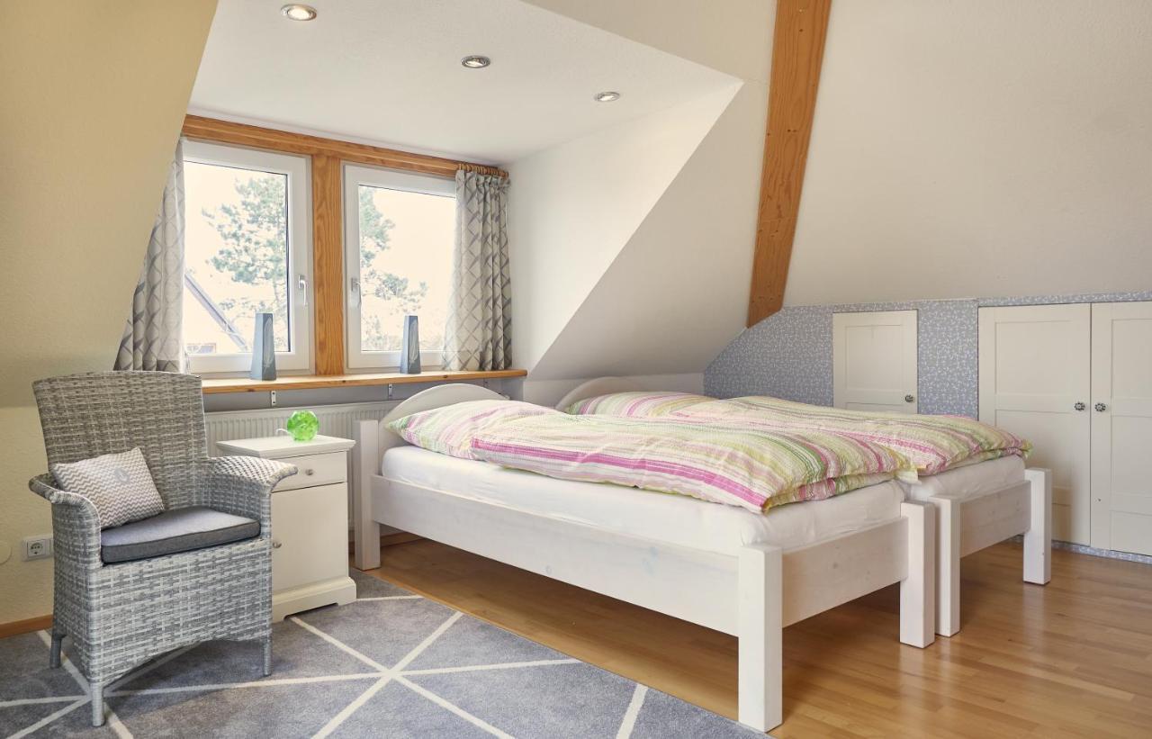 Ferienwohnung Raffael 100 Qm, 2 Grosse Betten Im Wohnzimmer Cuxhaven Exteriör bild