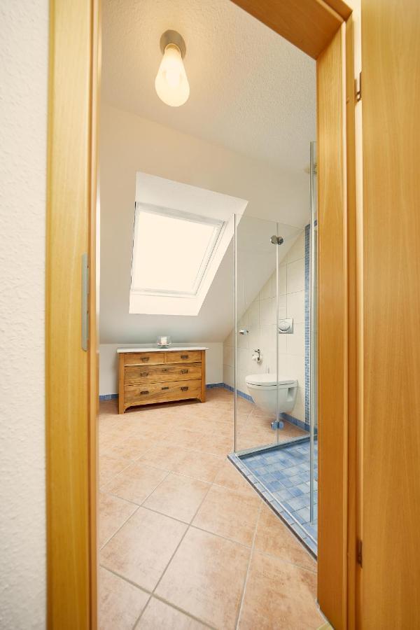 Ferienwohnung Raffael 100 Qm, 2 Grosse Betten Im Wohnzimmer Cuxhaven Exteriör bild