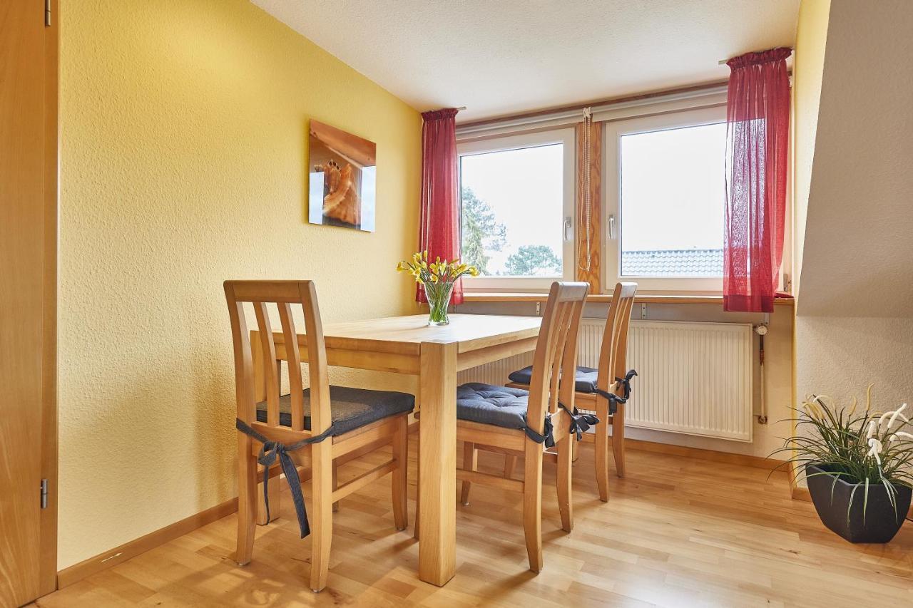 Ferienwohnung Raffael 100 Qm, 2 Grosse Betten Im Wohnzimmer Cuxhaven Exteriör bild